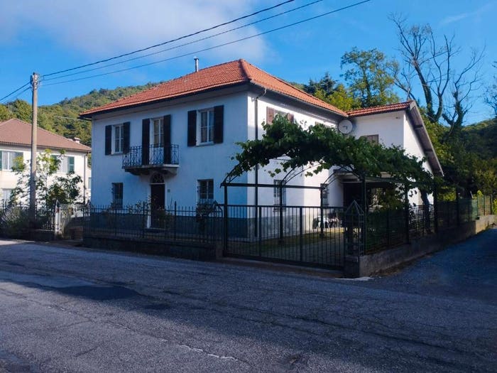 Casa con 6 locali in vendita in Via Giovo, Pontinvrea