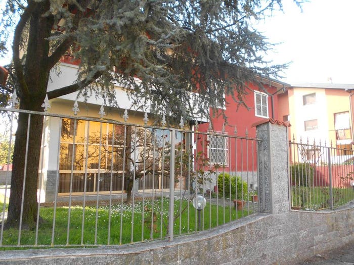 Casa con 6 locali in vendita in Via Francesco Petrarca, Pantigliate