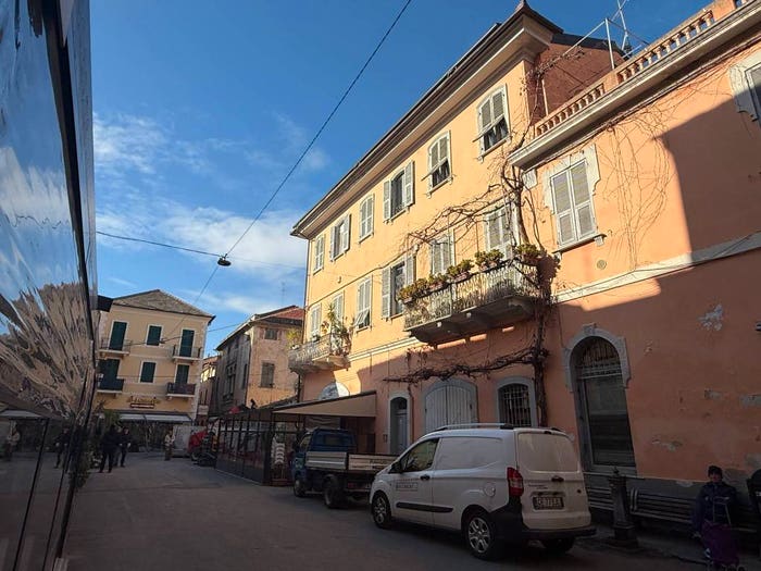 Appartamento quadrilocale in vendita in Piazza Palestro, Centro, Loano