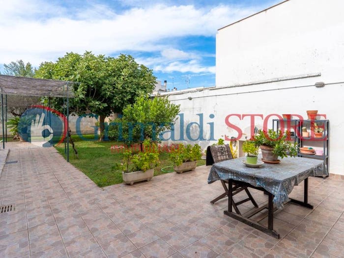 Casa con 6 locali in vendita in Via Bruni Antonio, Rudiae Casermette, Lecce