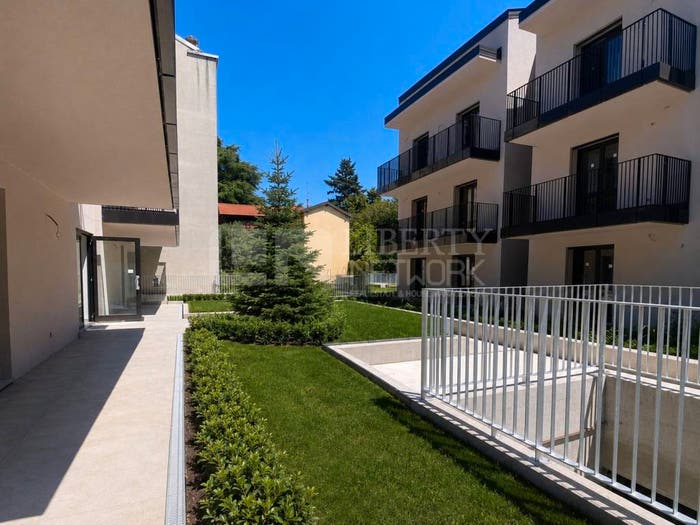 Appartamento trilocale in vendita in Via Pistoia, Baggio, Milano
