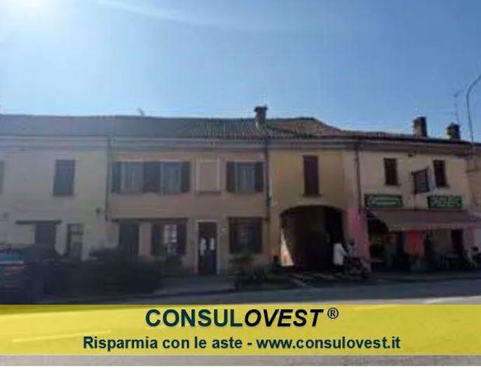 Casa con 6 locali in vendita in Piazza della Repubblica, Centro, Lomello