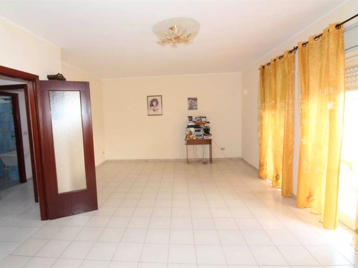 Appartamento quadrilocale in affitto in VIA AGATOCLE, Lentini