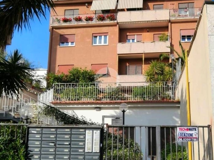 Appartamento trilocale in vendita in Cecchignola Giuliano Dalmata, Roma