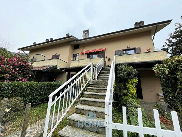 Appartamento con 5 locali in vendita in Via Chiaro, Colico Piano, Colico