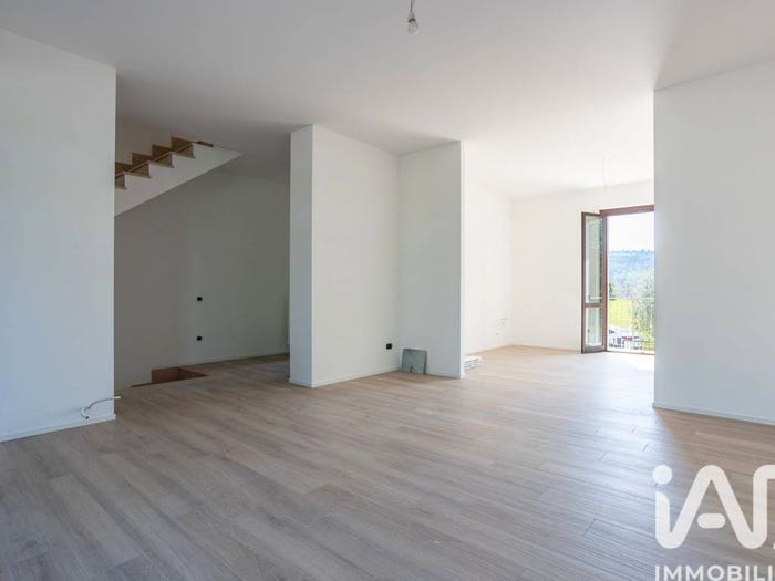 Casa con 6 locali in vendita in Localit  Palazzetto, Sambucheto, Montecassiano