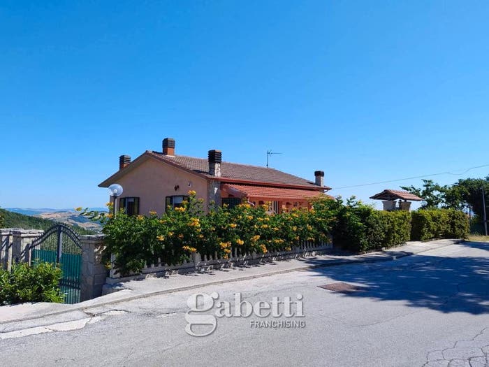 Casa con 6 locali in vendita in Contrada Colle Serano, Cese, Campobasso
