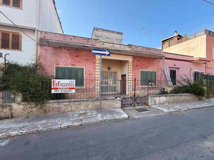 Casa quadrilocale in vendita in Via Gaetano Donizetti, Stazione, Lecce