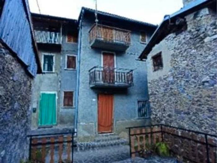Appartamento bilocale in vendita in Via Oro, Roncobello