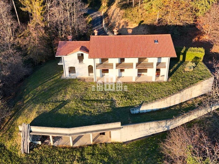 Casa con 6 locali in vendita in Via Cuorgnè, Borgiallo