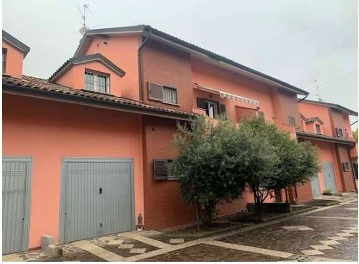 Casa con 6 locali in vendita in VIA LUSSU, Landriano
