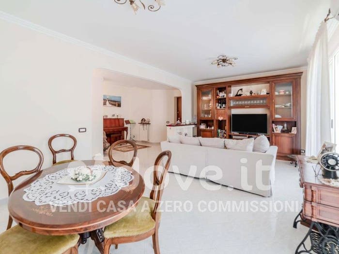 Appartamento con 5 locali in vendita in Via Marconi, Centro, Mascali