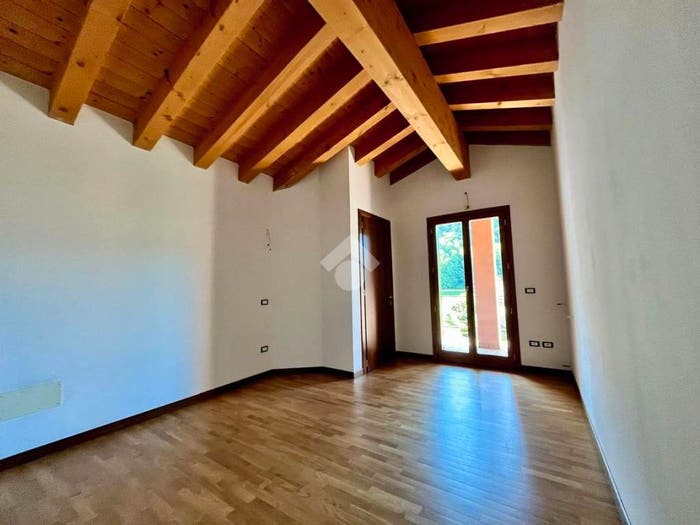 Appartamento bilocale in vendita in Viale Italia, Centro, Segusino
