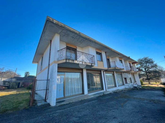 Casa con 6 locali in vendita in Viale Partigiani, Centro, Boca