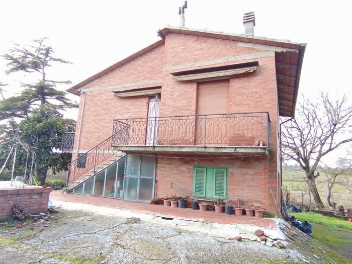 Casa con 6 locali in vendita in Foiano della Chiana