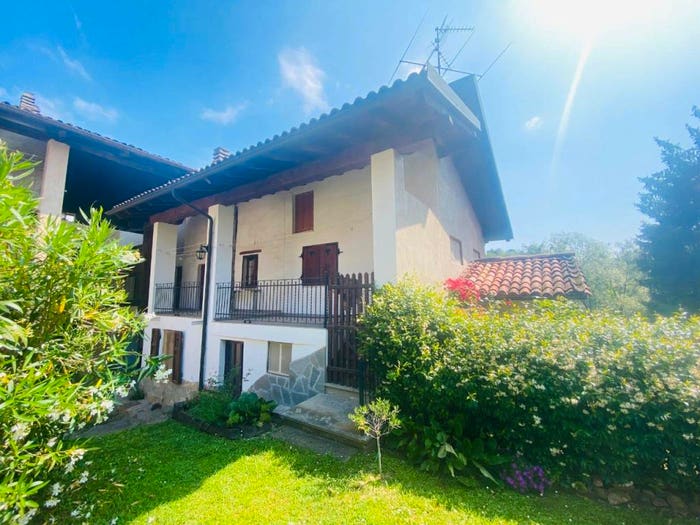 Casa con 6 locali in vendita in Via Maestra, Netro
