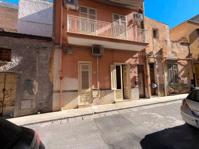 Appartamento trilocale in vendita in Via Castrogiovanni, Centro, Bagheria