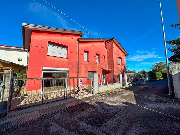 Casa con 6 locali in vendita in VICOLO PASUBIO, Centro, Bagnaria Arsa