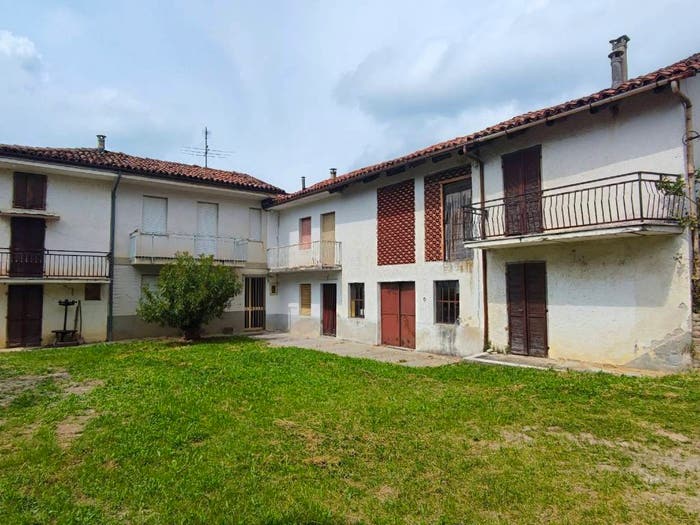 Casa con 6 locali in vendita in Via Madonna, Lequio Berria