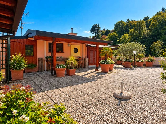 Appartamento con 6 locali in vendita in Via Camillo Benso di Cavour, Cernobbio