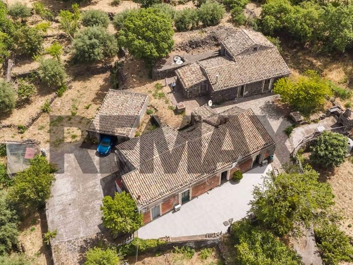 Casa con 6 locali in vendita in sp, Biancavilla