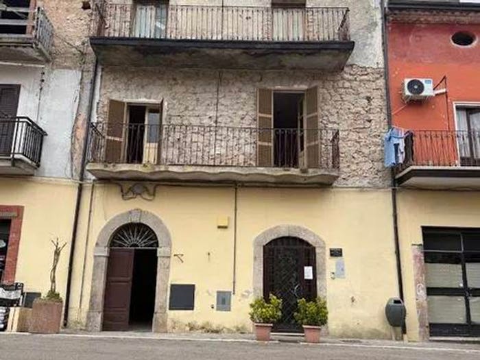 Casa trilocale in vendita in Via Porta Roma, Pastena