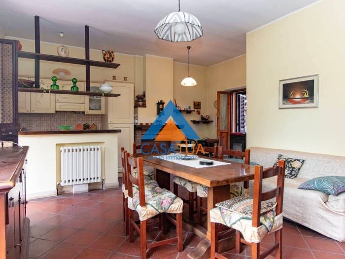 Appartamento trilocale in vendita in Via Vittorio Emanuele, Centro, Guardea
