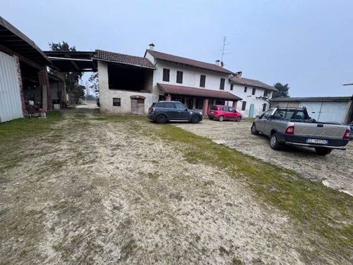 Casa con 6 locali in vendita in Via Biraga, Garbana, Gambolò