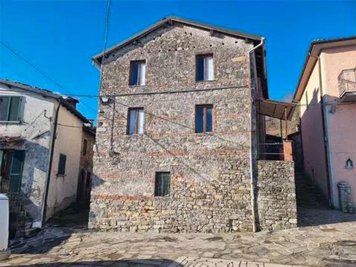 Casa con 5 locali in vendita in Via Del Borghetto No Number, Puglianella, Camporgiano
