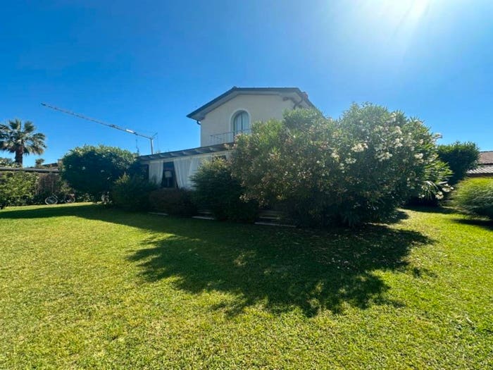 Casa con 6 locali in vendita in Via F Donati, Vittoria Apuana, Forte dei Marmi