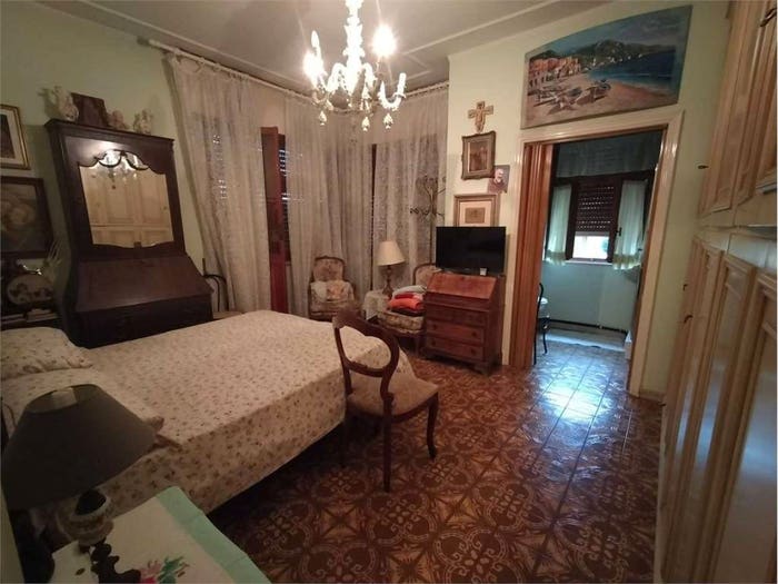Appartamento con 6 locali in vendita in Centro, Loano