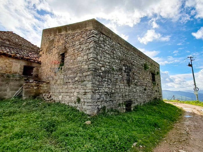 Casa quadrilocale in vendita in contrada mondoletto, Collesano