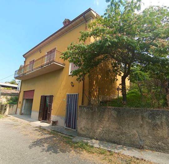 Casa con 6 locali in vendita in Località Sevizzano, Alta Val Tidone