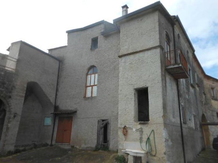 Casa con 6 locali in vendita in Via Montello, Marzano Appio