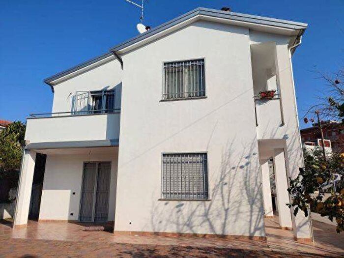 Appartamento trilocale in vendita in Centro, Loano