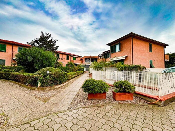 Appartamento bilocale in vendita in Piazza del Fiore, Ardenza, Livorno