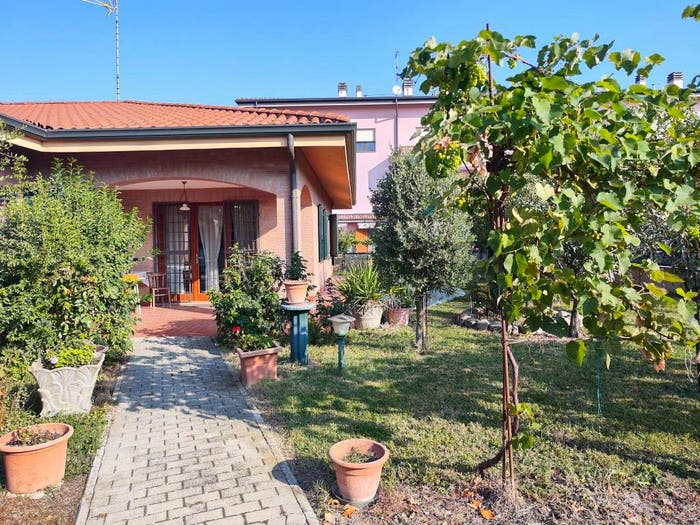 Casa con 5 locali in vendita in Cento Paese, Cento