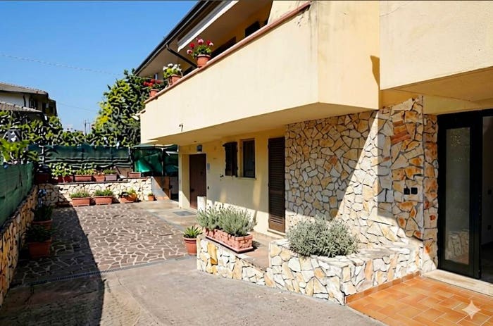 Casa con 6 locali in vendita in VIA RODOLFI, Motta, Costabissara