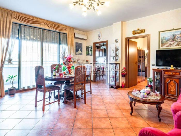 Appartamento trilocale in vendita in Via Tevere, Centro, Caronno Pertusella