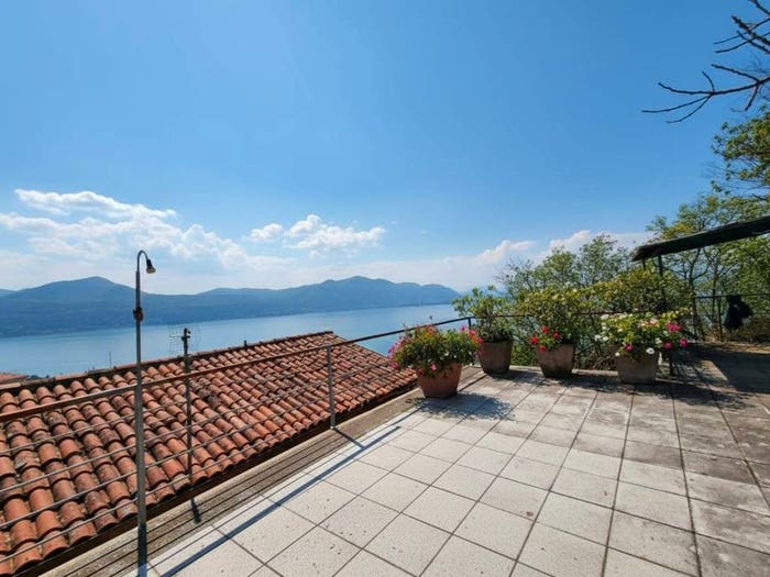 Casa con 6 locali in vendita in Strada Tambusacca, Predore