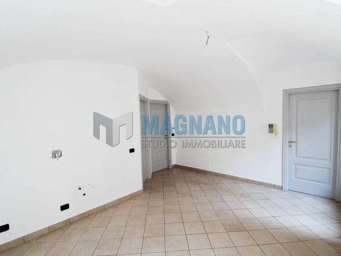 Appartamento trilocale in vendita in Via Giovanni Giolitti, Centro, Cavour
