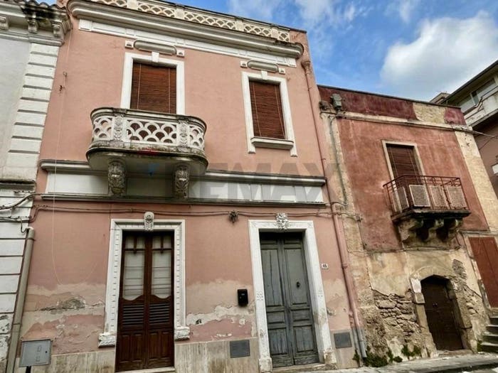 Casa con 6 locali in vendita in Via Garibaldi, Centro, Carlentini