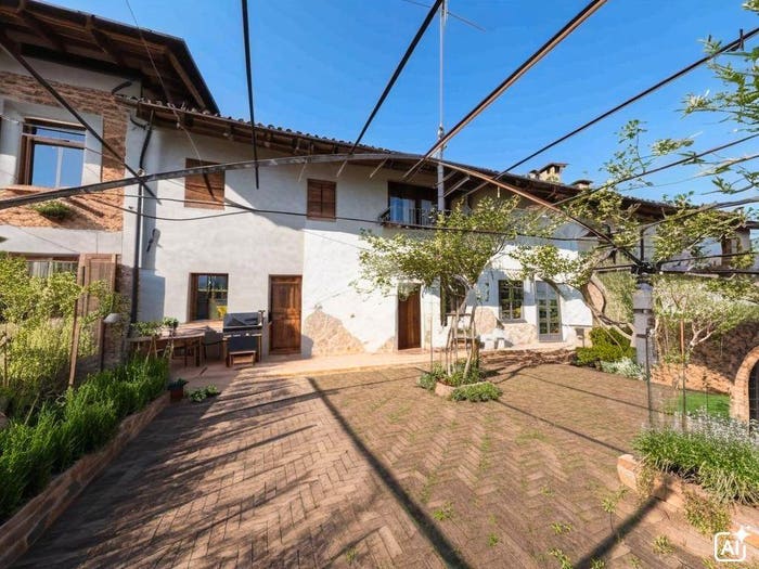 Casa con 6 locali in vendita in Strada Monvicino, Masio