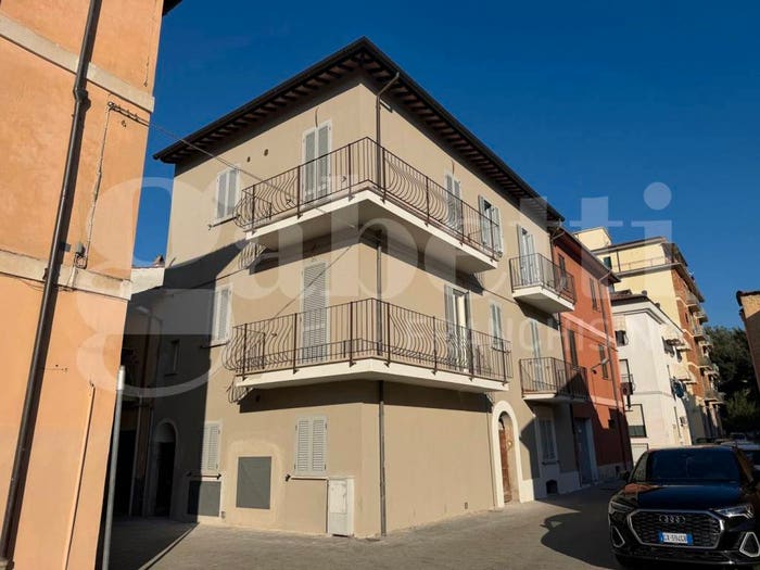 Casa con 6 locali in vendita in Palazzina in via Catalafimi snc, Centro, Terni