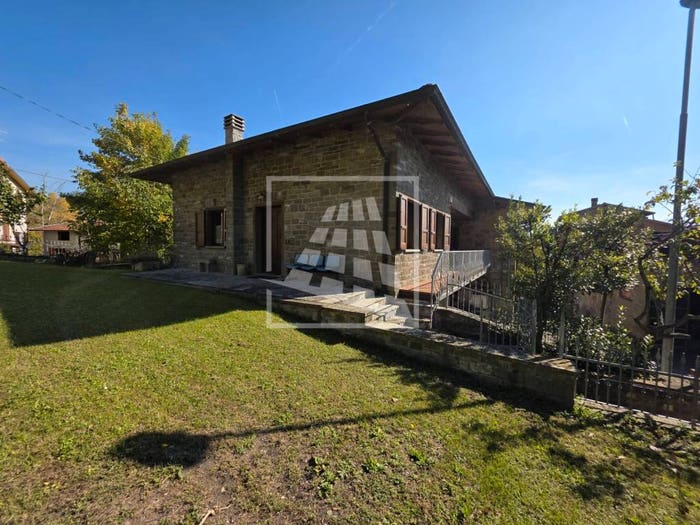 Casa con 6 locali in vendita in Via Iatica, Carpineti