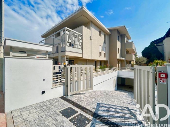 Appartamento trilocale in vendita in Via Pasubio, Centro Storico, Desenzano del Garda