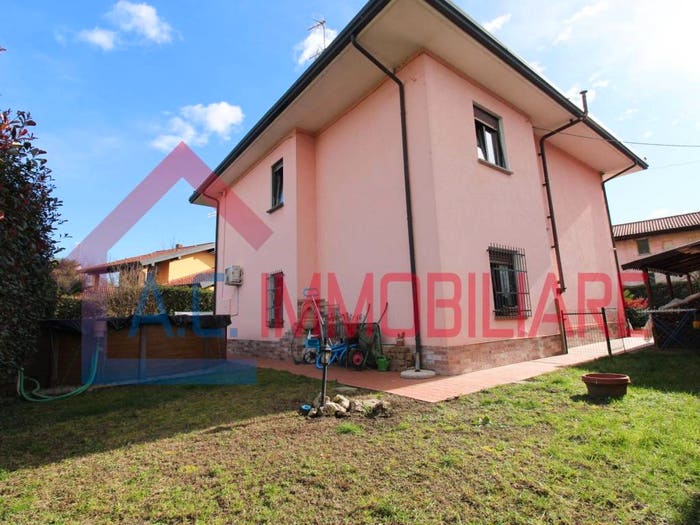 Casa con 6 locali in vendita in Via Caduti per la Libertà, Centro, Castelletto Sopra Ticino