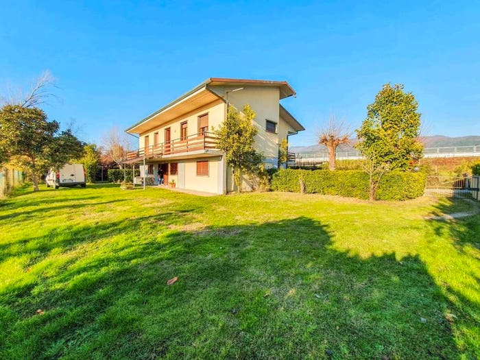 Casa con 6 locali in vendita in Via Pablo Picasso, Vittoria Apuana, Forte dei Marmi