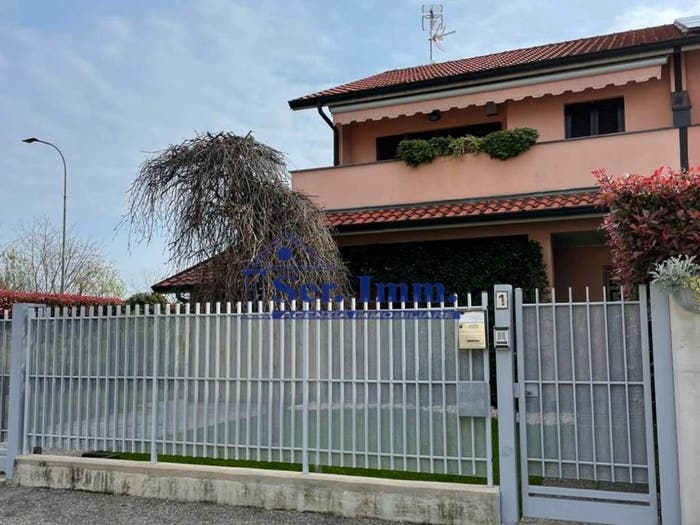 Casa quadrilocale in vendita in Via Aldo Moro, Furato, Inveruno