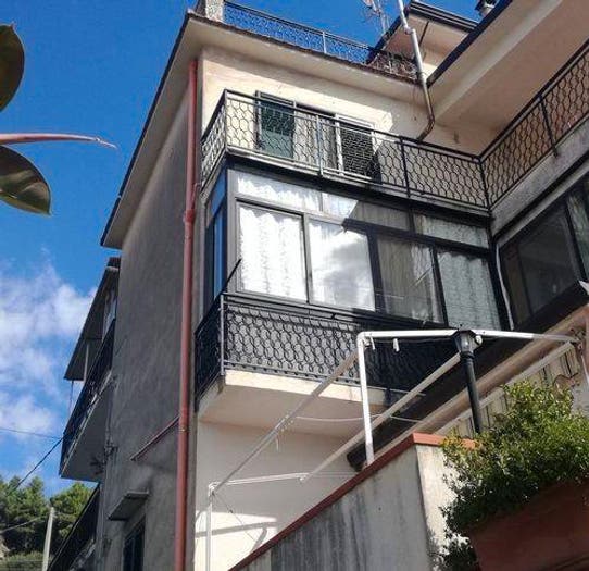 Appartamento con 6 locali in vendita in Via Circonvallazione, Montelepre